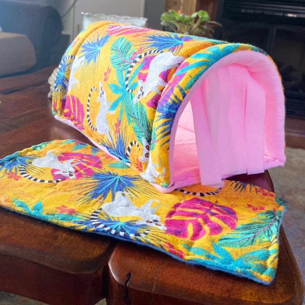 Small pet hedgehog guinea pig cozy hide bed